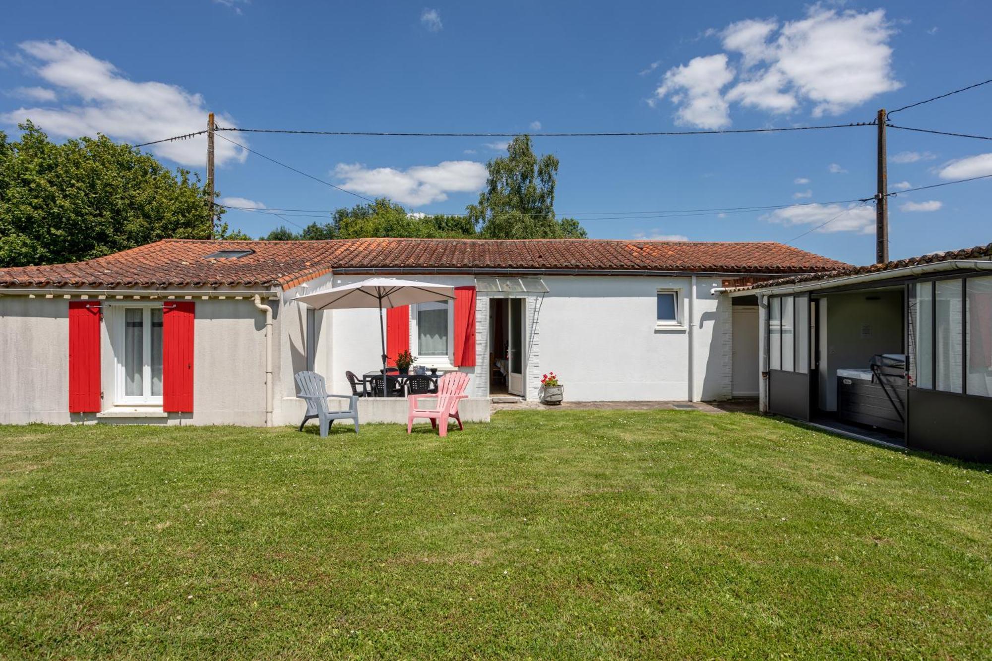 Au Milieu Des Vignes Villa Chateauthebaud Exterior photo